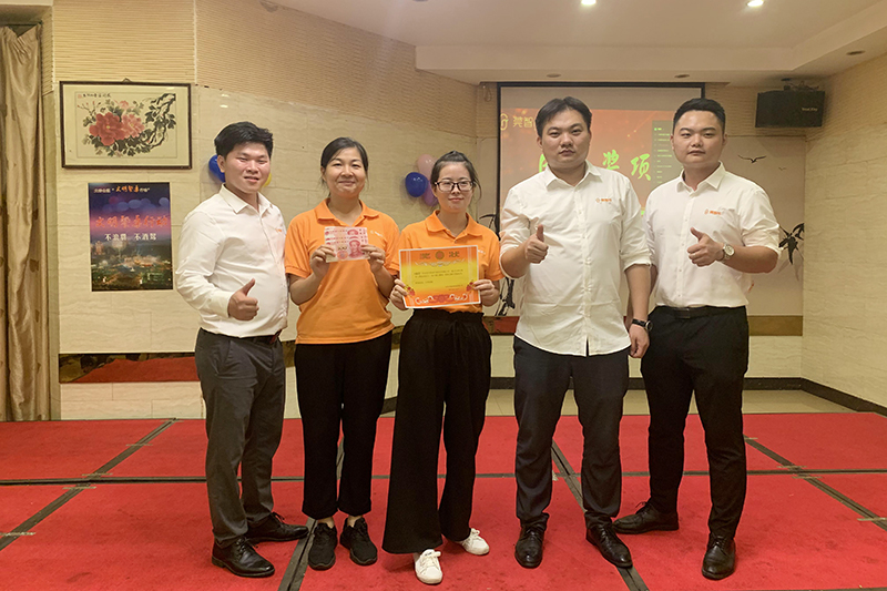 第一名： 業務部光速隊