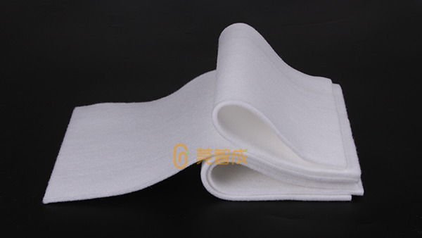 一種過濾精度高的過濾針刺無紡布