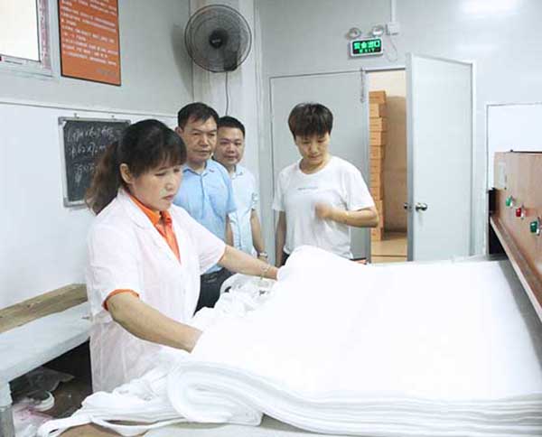 針刺無(wú)紡布廠客戶考察現(xiàn)場(chǎng)