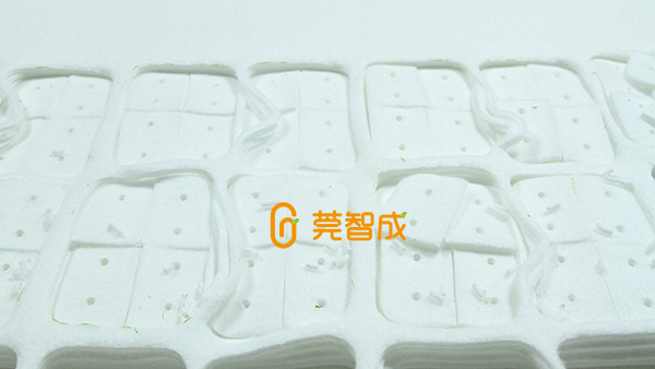 高清潔+去污，使用玻璃擦清潔棉